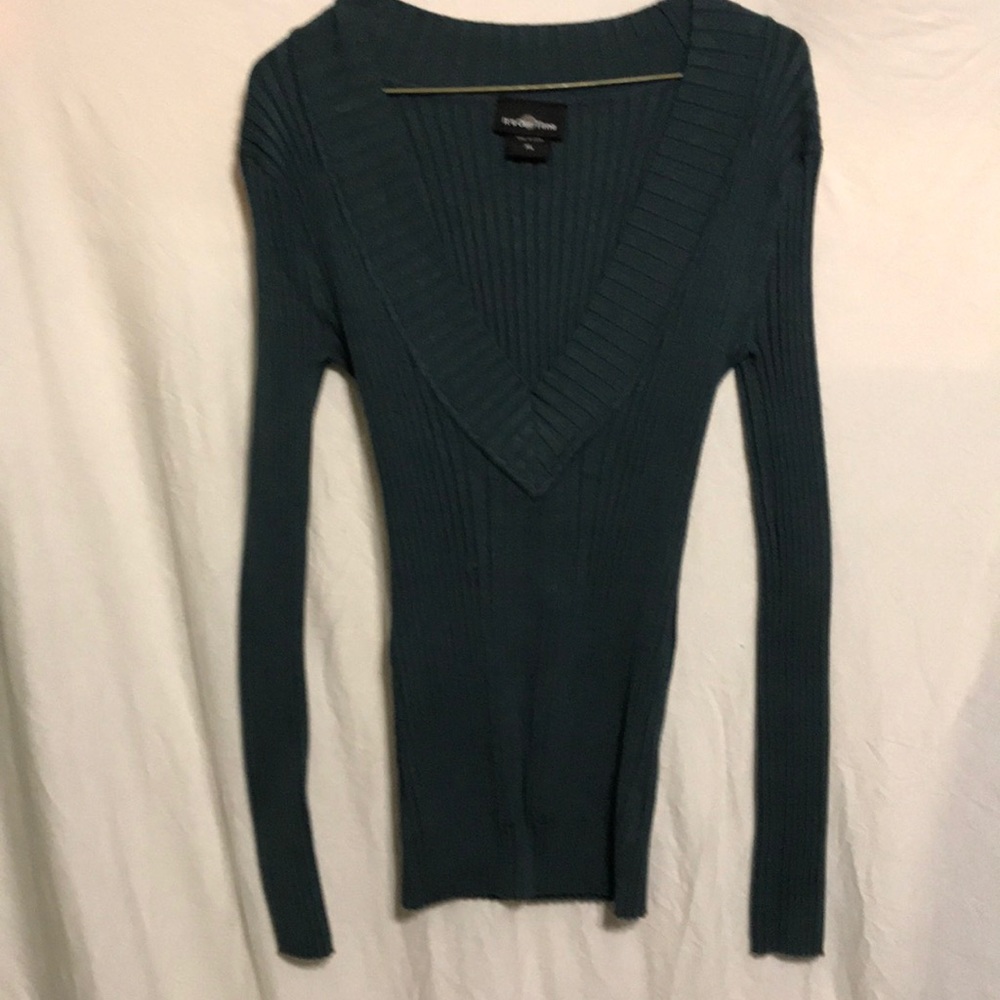 V-neck longsleeve sweater size extra-large